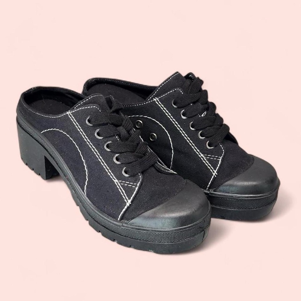 vintage 2000s “on your feet” black chunky platform block canvas lace up clogs